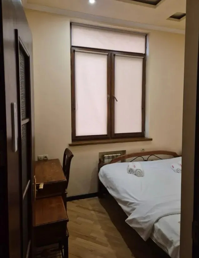 4 սենյականոց բնակարան  Հանրապետության փող, Կենտրոն Երևան, 160955