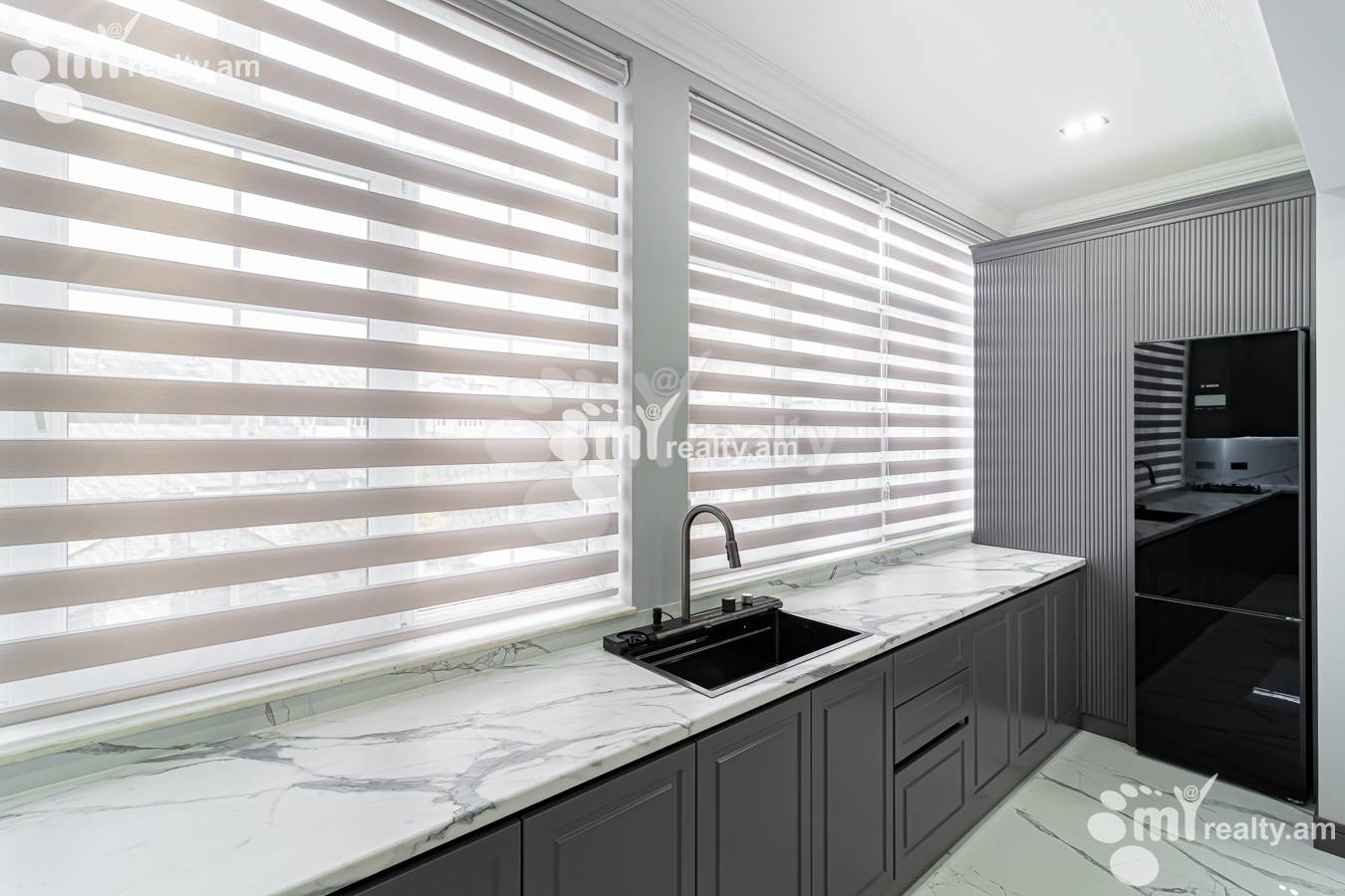 2 սենյականոց բնակարան  Հանրապետության փող, Կենտրոն Երևան, 153766