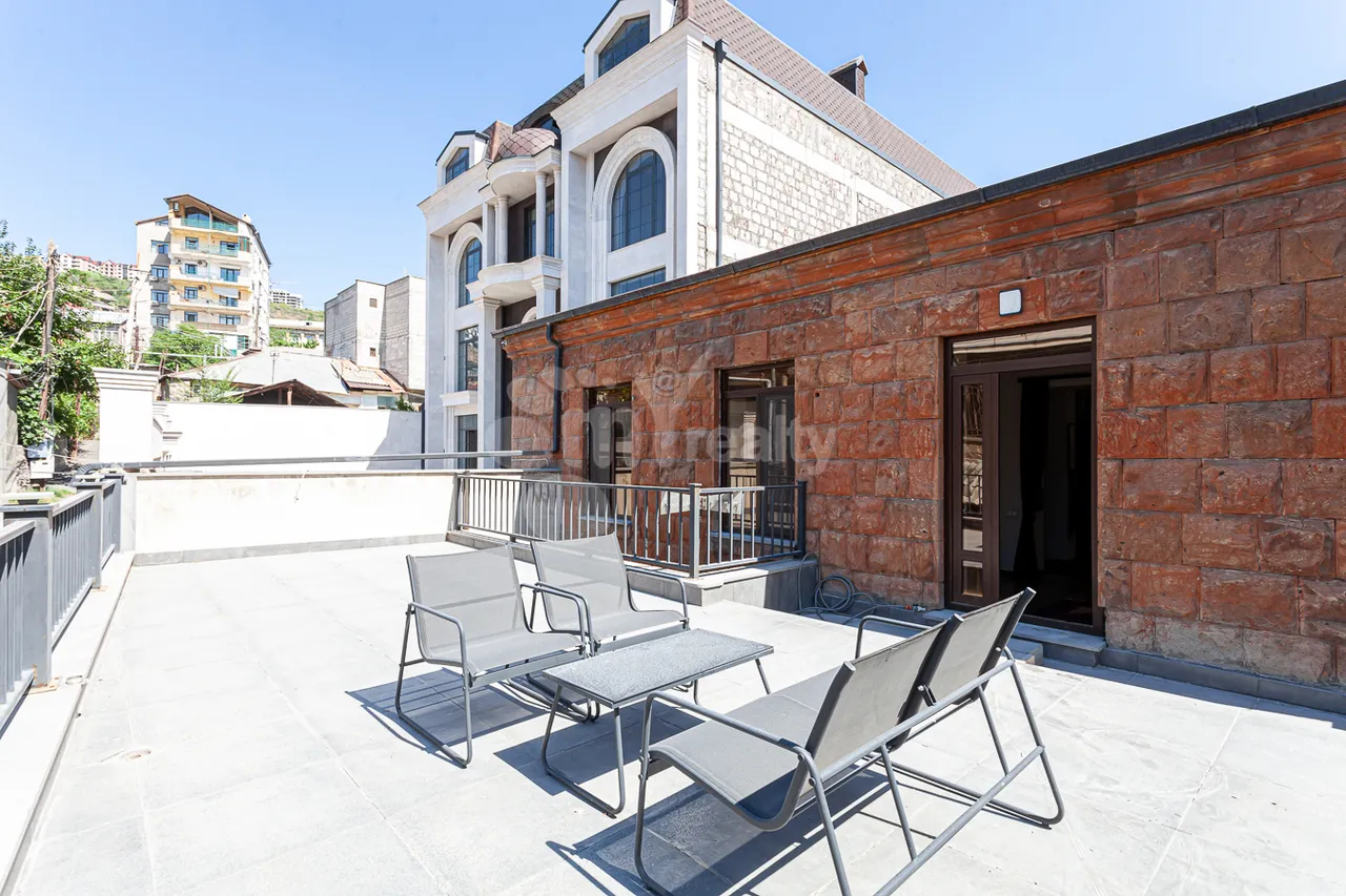 House for sale Fizkulturnikner St, Center Yerevan, 157326