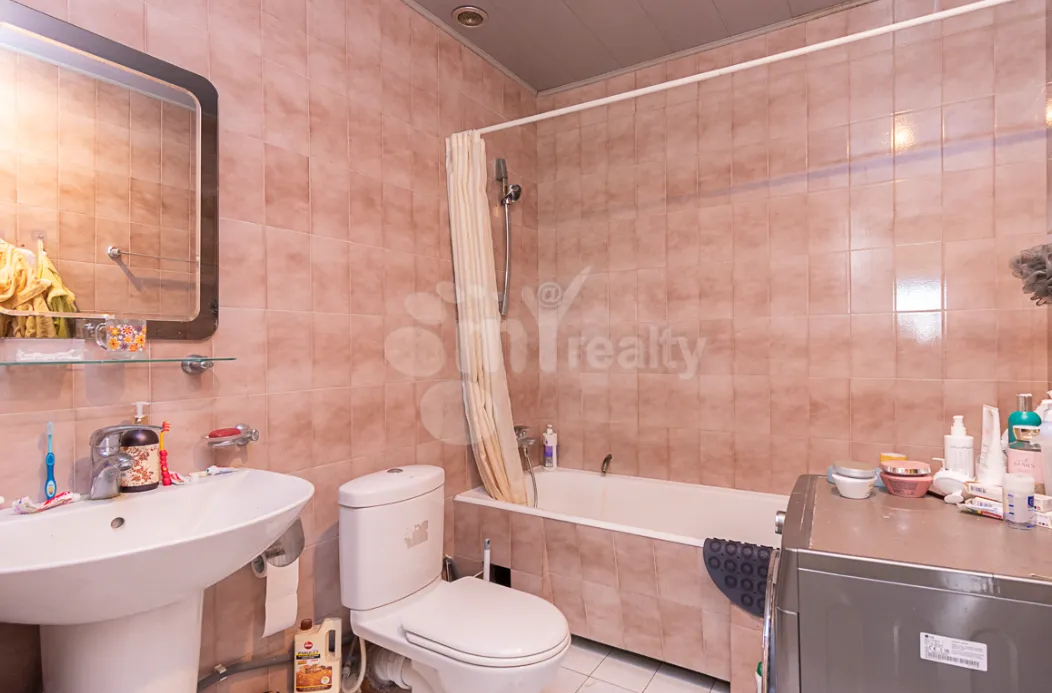 5 bedroom apartment for sale Zakyan St, Center Yerevan, 160371