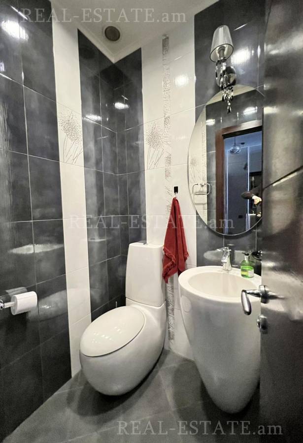 4 bedroom apartment for sale Northern (Hyusisayin)  Ave, Center Yerevan, 119236