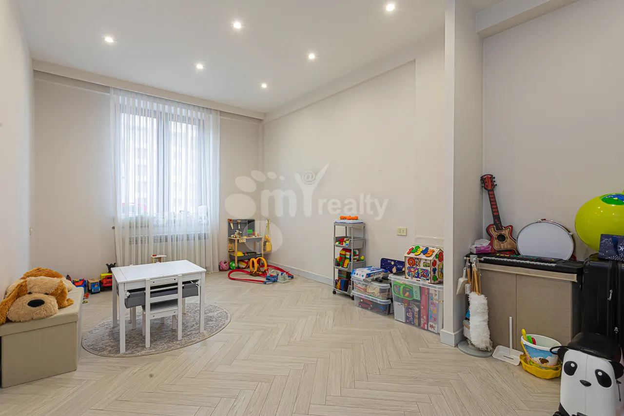 4 bedroom apartment for sale Aram St, Center Yerevan, 159224