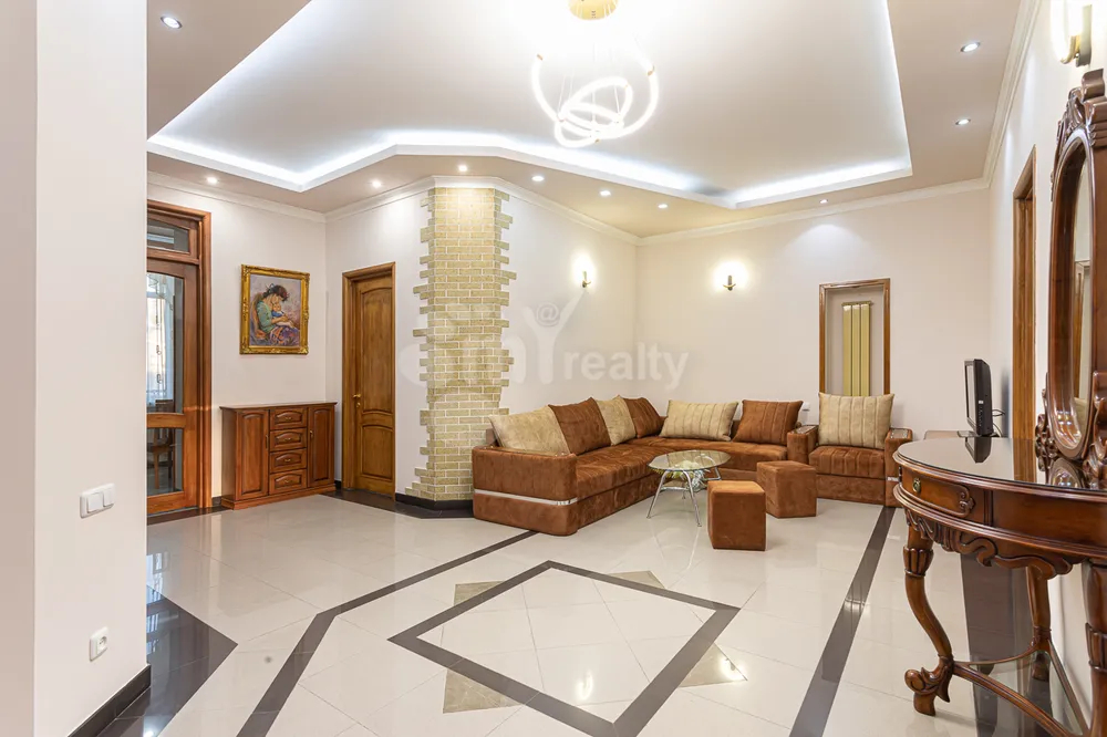 bnakaran/3-senyakanoc/Abovyan+St/Center/Yerevan