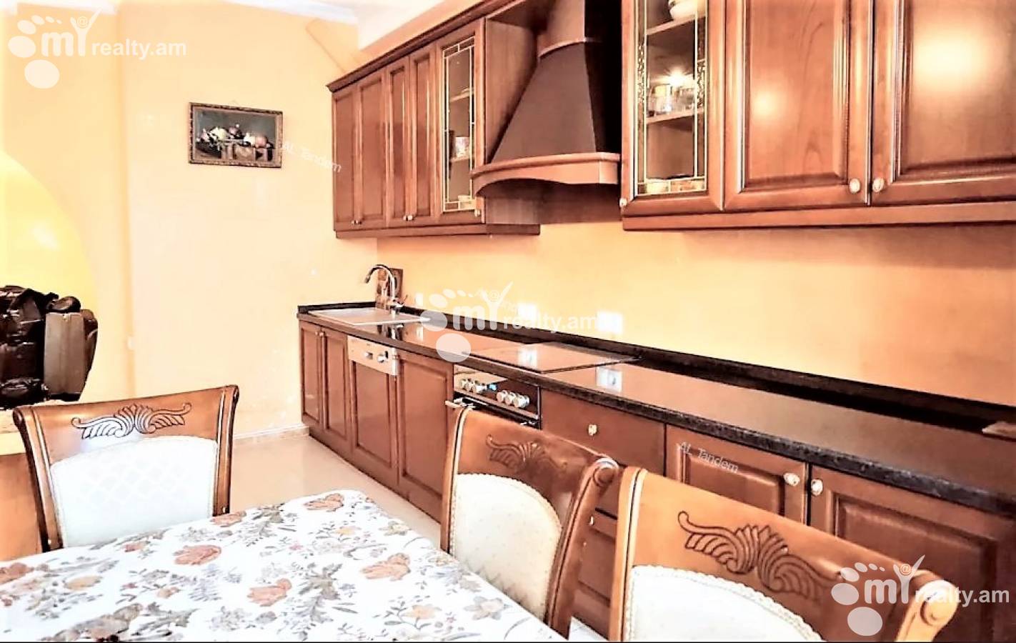 3 սենյականոց բնակարան  Չարենցի փող, Կենտրոն Երևան, 125709