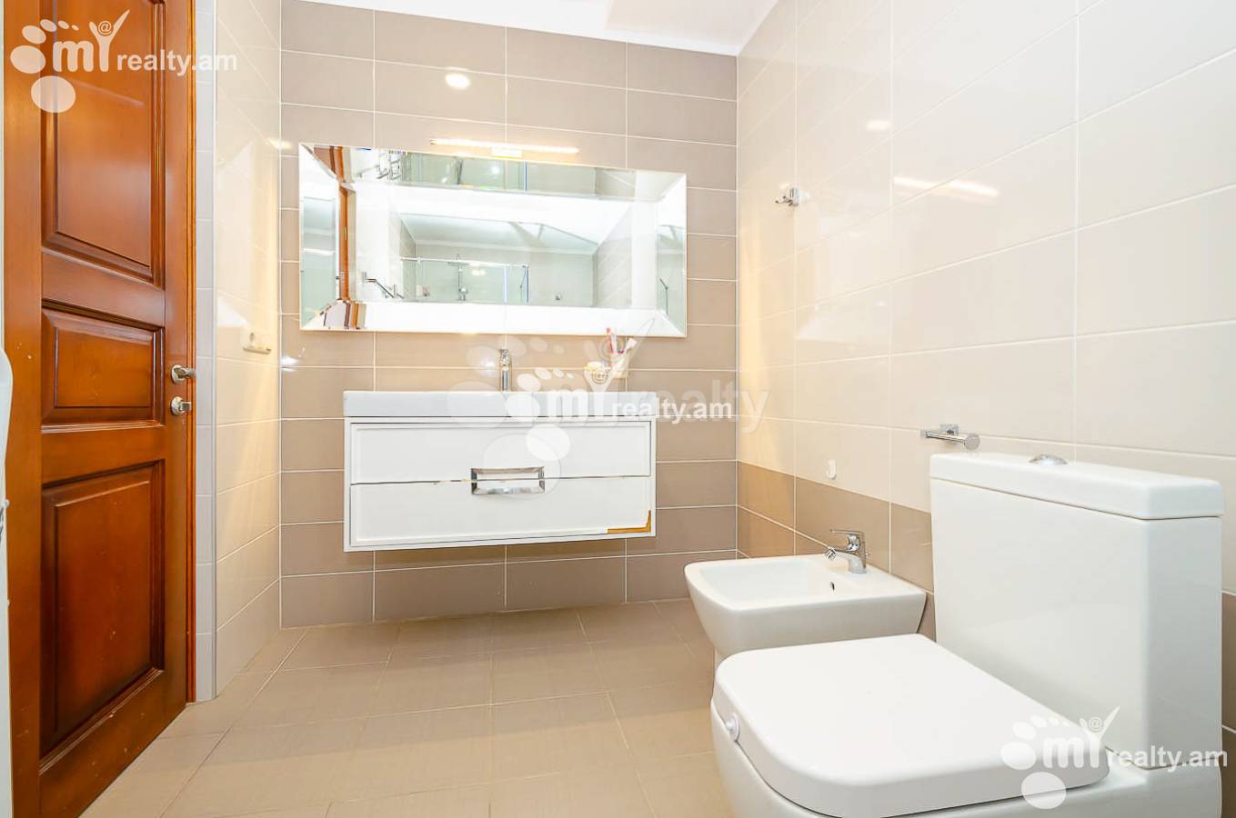 4 bedroom apartment for sale خیابان آنتارایین, مرکز شهر ایروان, 151536