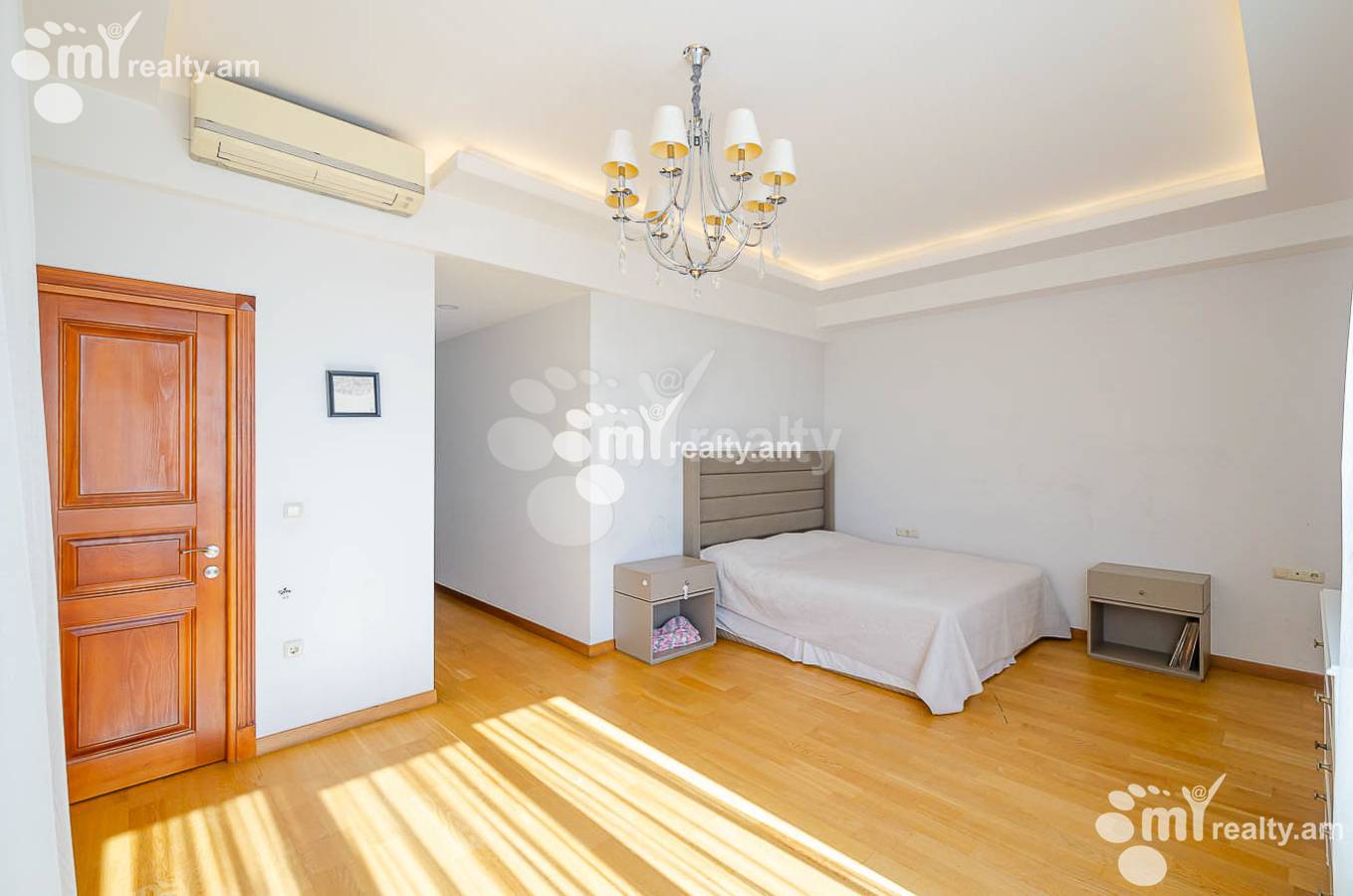 4 bedroom apartment for sale خیابان آنتارایین, مرکز شهر ایروان, 151536