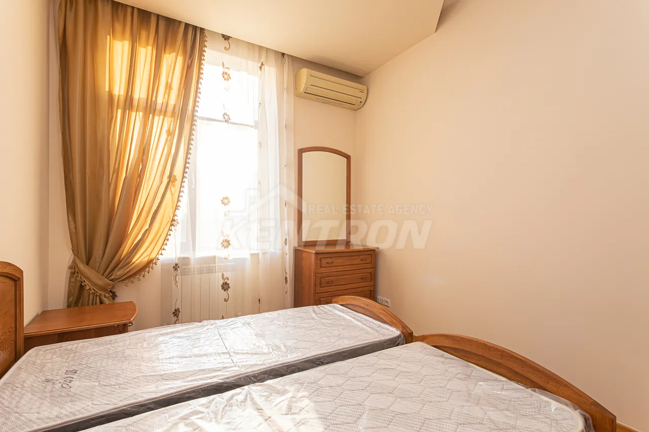 3 սենյականոց բնակարան  Աբովյան փող, Կենտրոն Երևան, 158367