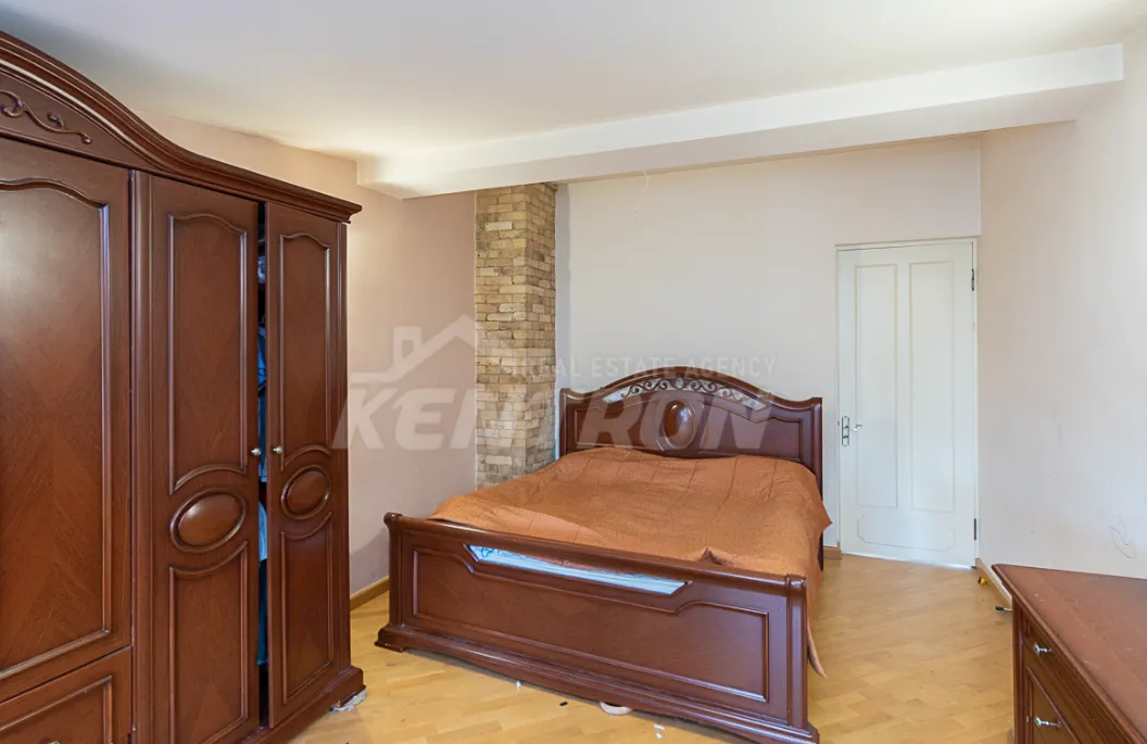 5 bedroom apartment for sale Zakyan St, Center Yerevan, 161876
