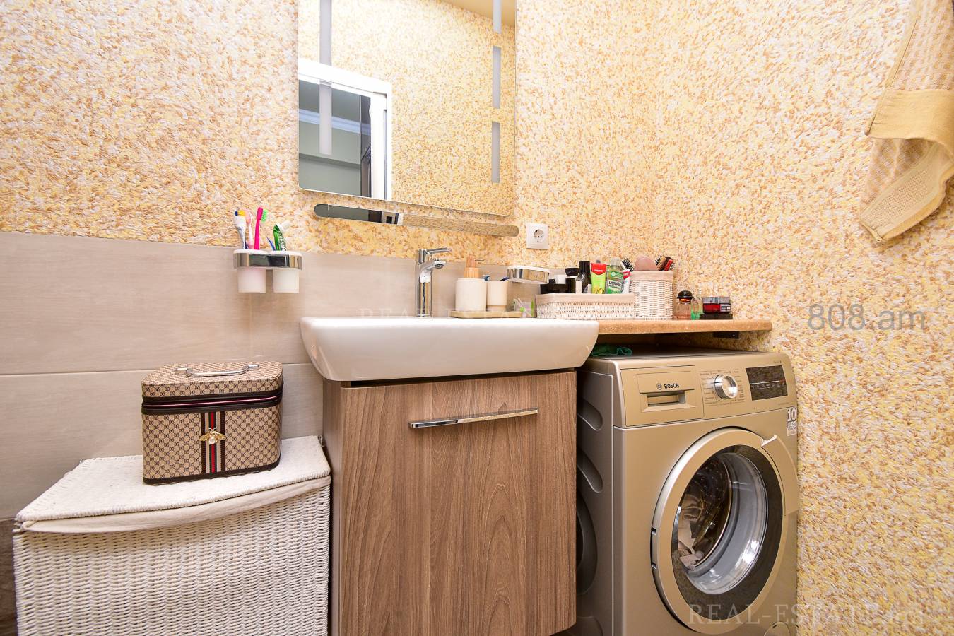 Купить 4 комнатную квартиру Лер. Камсар ул, Центр Ереван, 127317