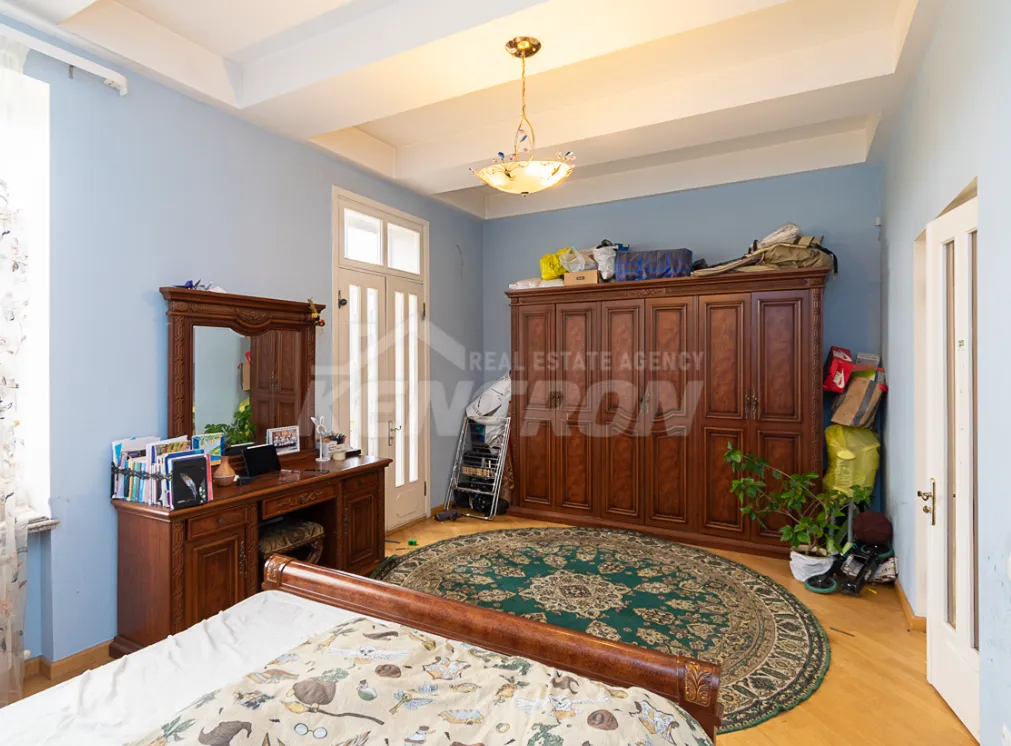 5 bedroom apartment for sale Zakyan St, Center Yerevan, 161876