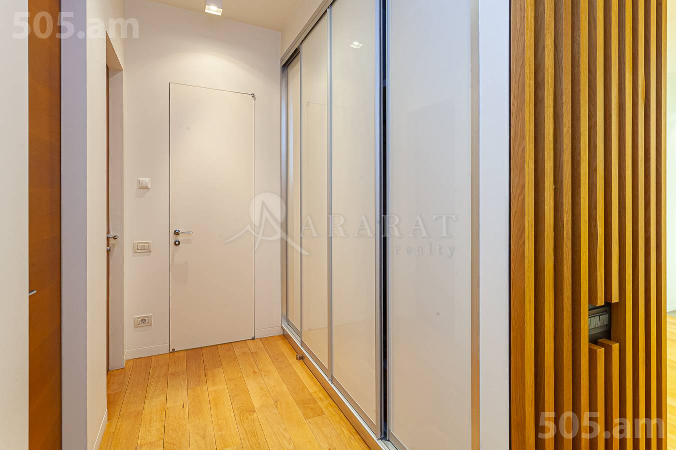 4 սենյականոց բնակարան  Վարդանանց փող, Կենտրոն Երևան, 146807