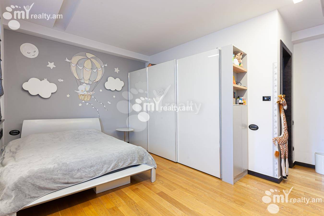 4 սենյականոց բնակարան  Տերյան փող, Կենտրոն Երևան, 155295