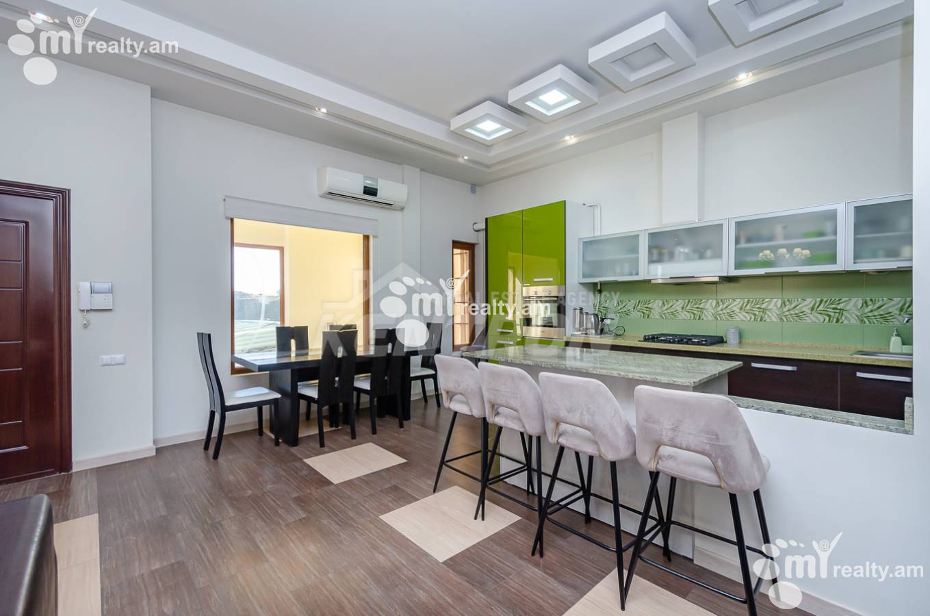 4 bedroom apartment for sale خیابان آیگِدزور, عربگیر ایروان, 155336