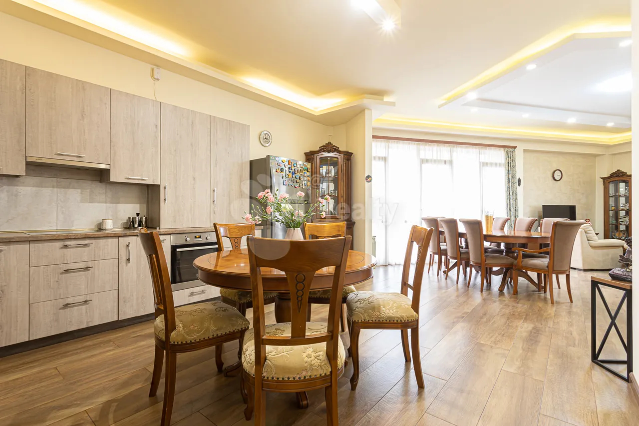 4 bedroom apartment for sale Yekmalyan St, Center Yerevan, 158585