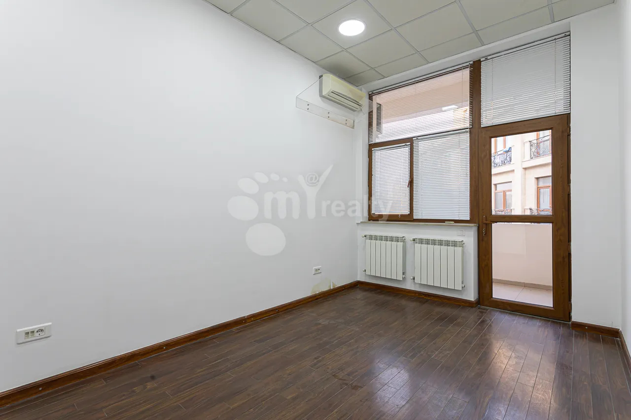 Commercial for rent خیابان آزاتوتیان, عربگیر ایروان, 157759