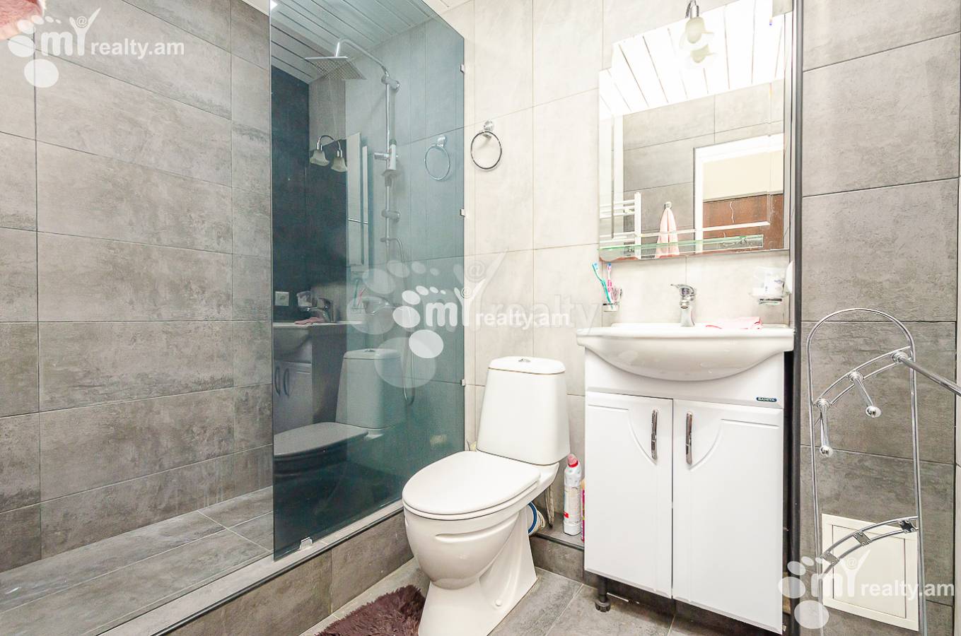 3 bedroom apartment for sale خیابان قازار پارپِتسی, مرکز شهر ایروان, 151956