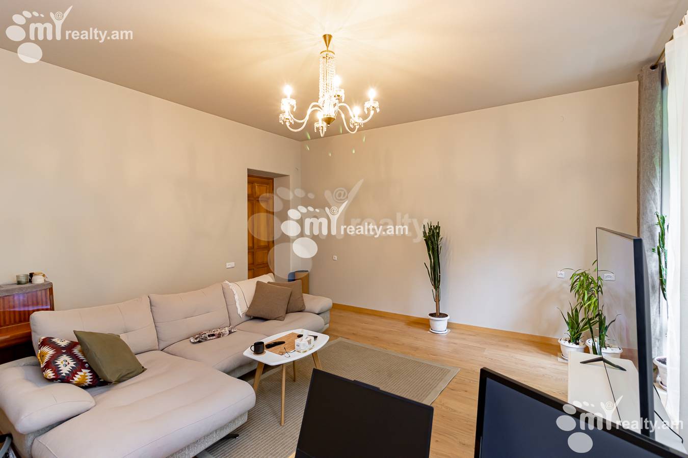 4 սենյականոց բնակարան  Բուզանդի փող, Կենտրոն Երևան, 149088