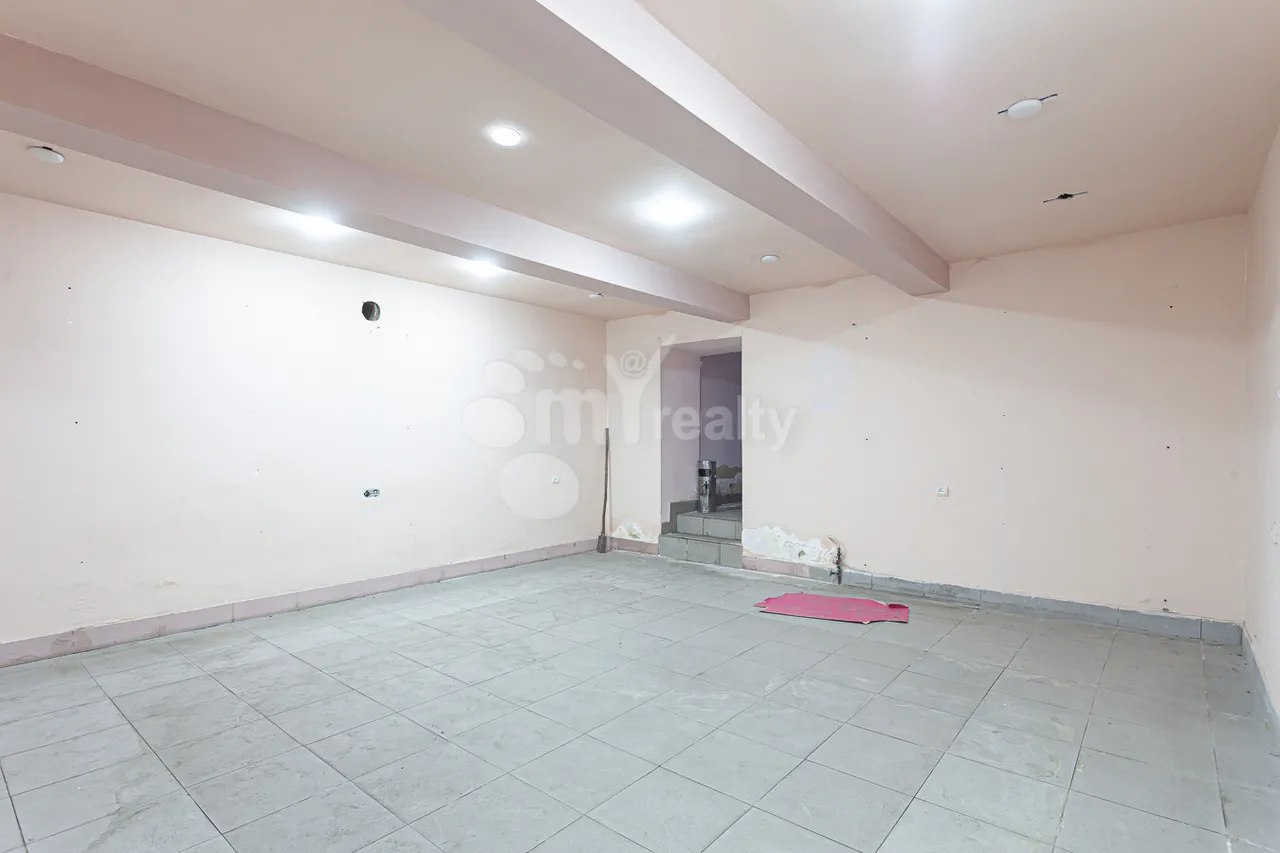 Commercial property for rent rue d'Abovyan, Center Yerevan, 161119