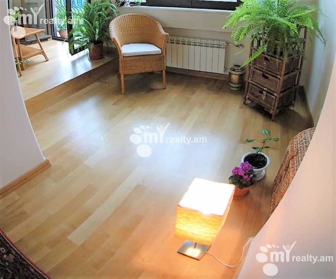 3 սենյականոց բնակարան  Չարենցի փող, Կենտրոն Երևան, 123038