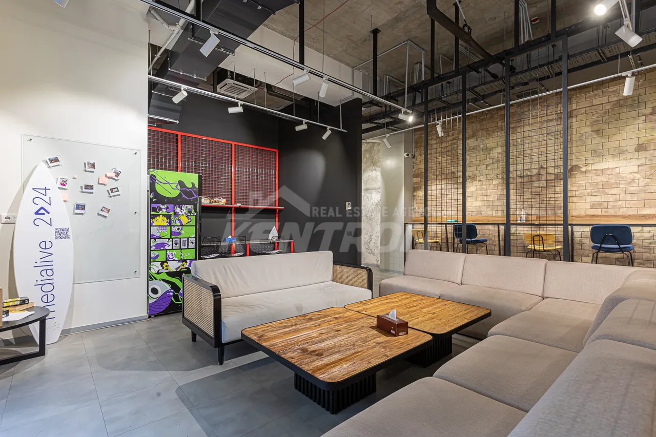 Commercial for rent خیابان میاسنیکیان, مرکز شهر ایروان, 157359