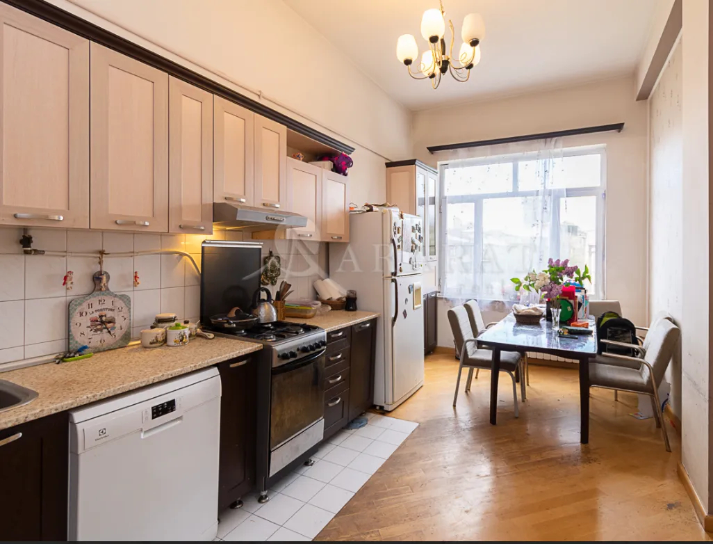5 bedroom apartment for sale Zakyan St, Center Yerevan, 161876