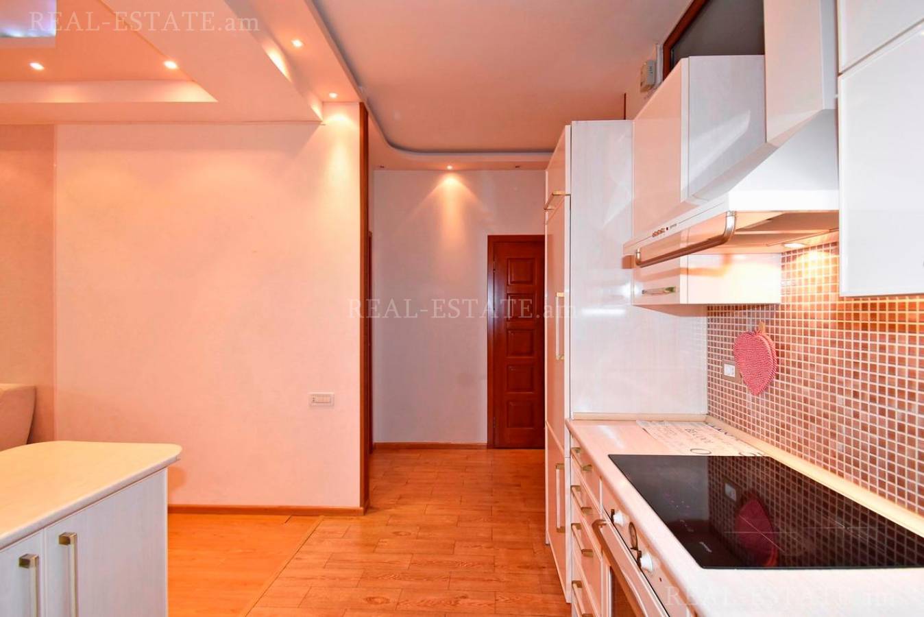 4 bedroom apartment for sale Aram St, Center Yerevan, 126984