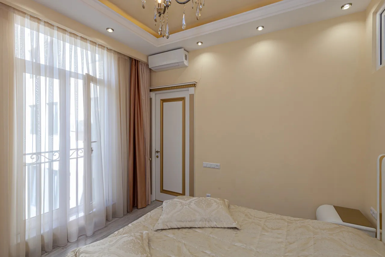 3 bedroom apartment for rent rue d'Amiryan, Center Yerevan, 161928