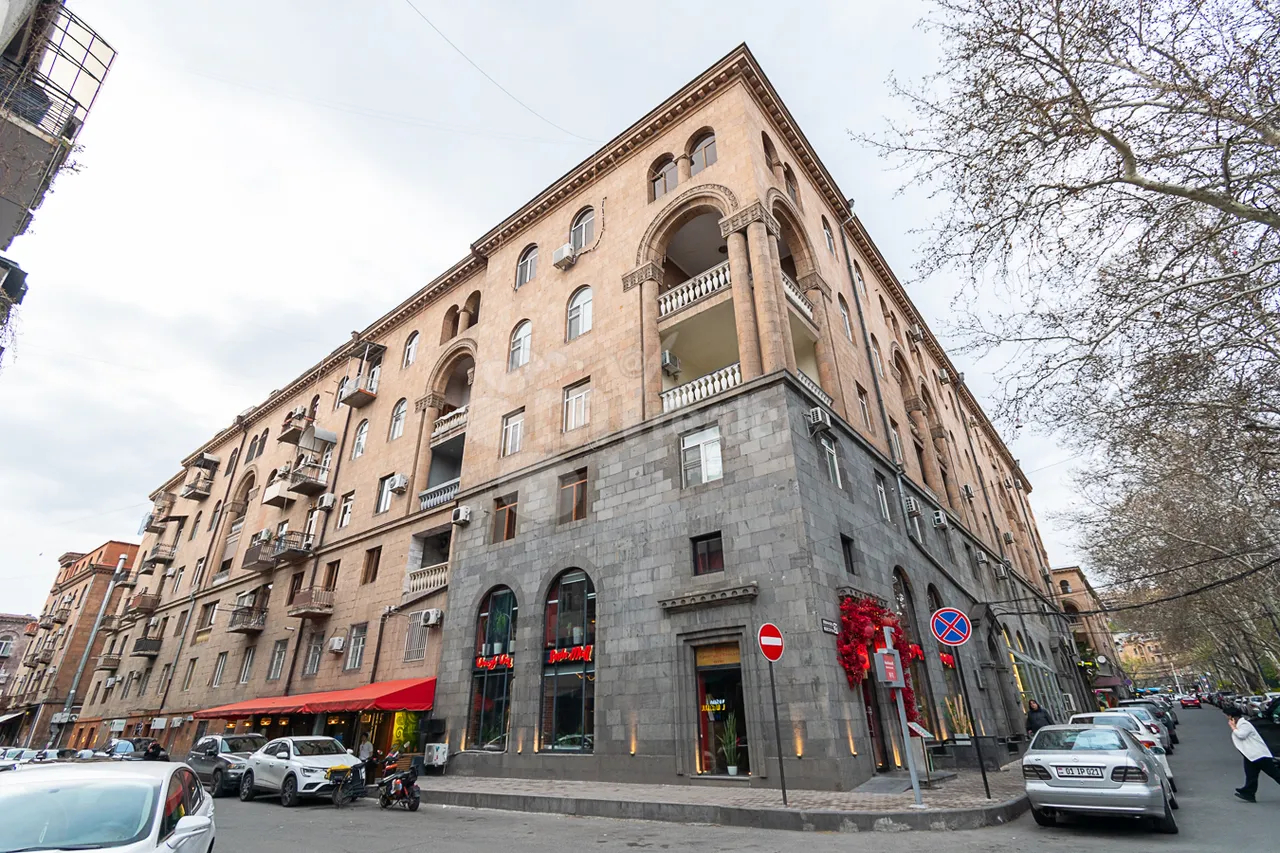 2 bedroom apartment for sale خیابان موسکوویان, مرکز شهر ایروان, 160190