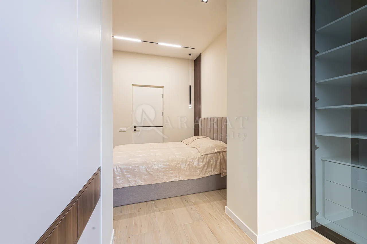 3 սենյականոց բնակարան վարձով Ամիրյան փող, Կենտրոն Երևան, 158917