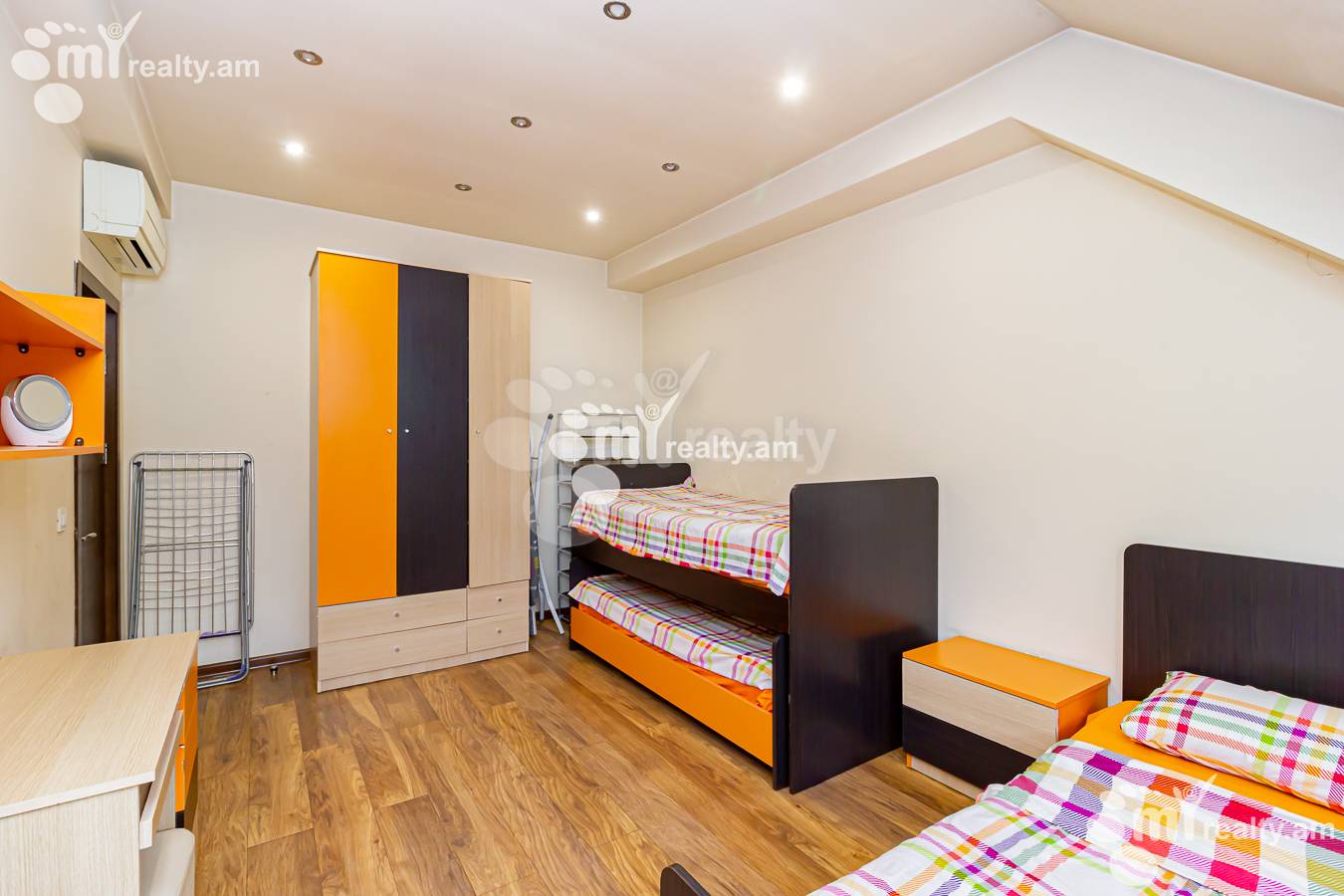 3 bedroom apartment for sale Antarayin St, Center Yerevan, 153227