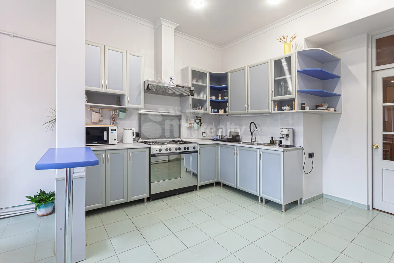 3 bedroom apartment for rent Pushkin St, Center Yerevan, 161840