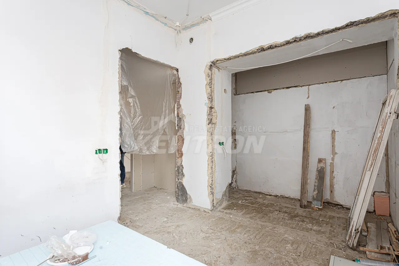 5 bedroom apartment for sale خیابان کومیتاس, عربگیر ایروان, 158187