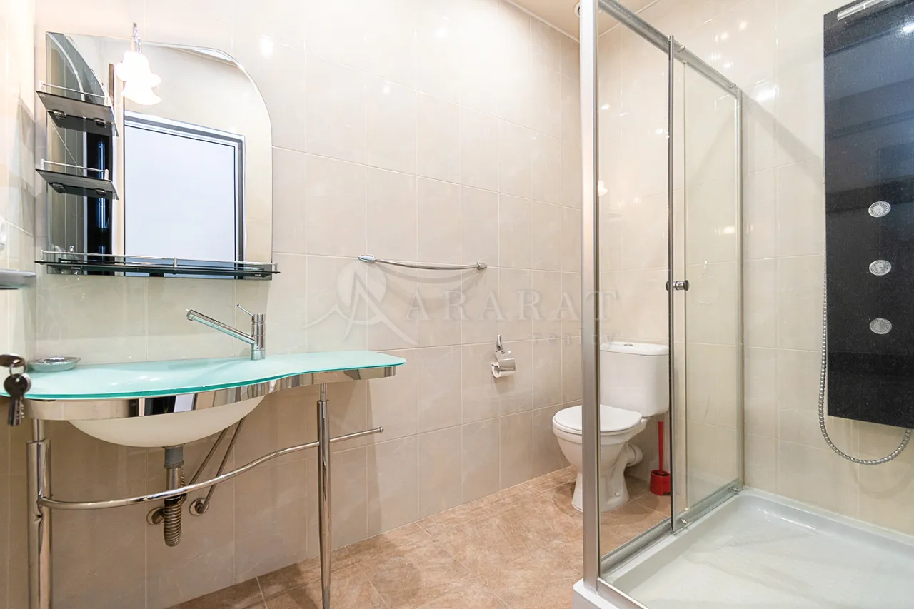 4 սենյականոց բնակարան վարձով Արամի փող, Կենտրոն Երևան, 159128