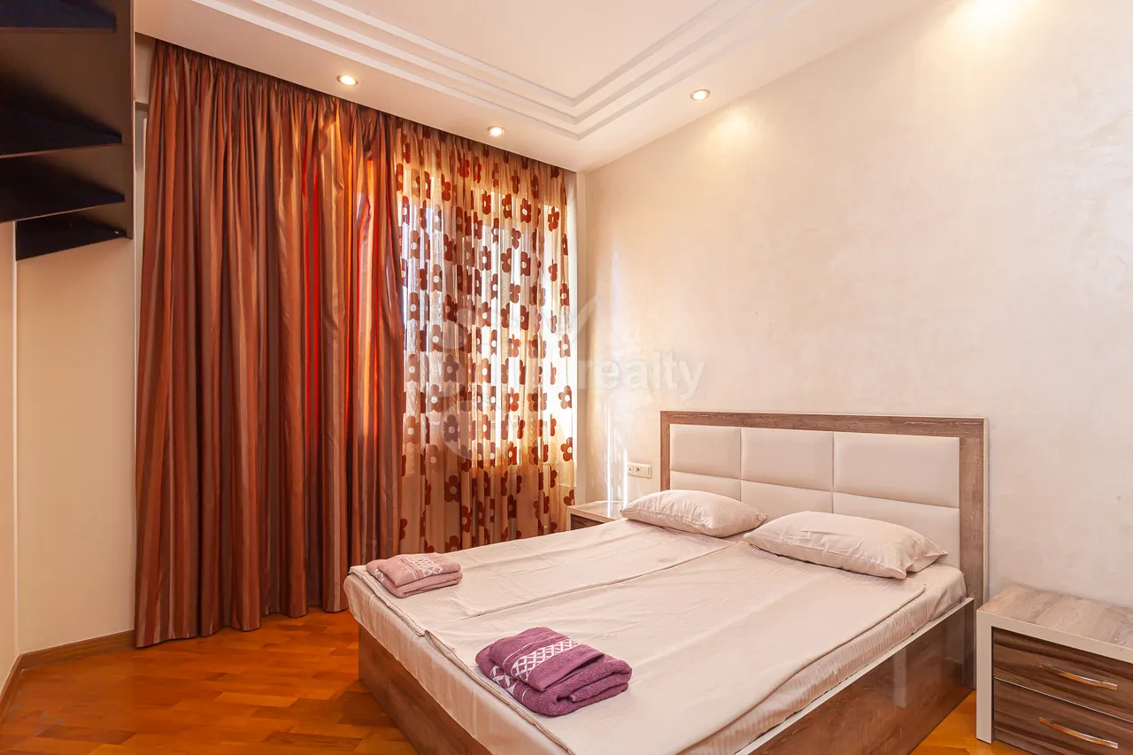 3 սենյականոց բնակարան  Ամիրյան փող, Կենտրոն Երևան, 158289