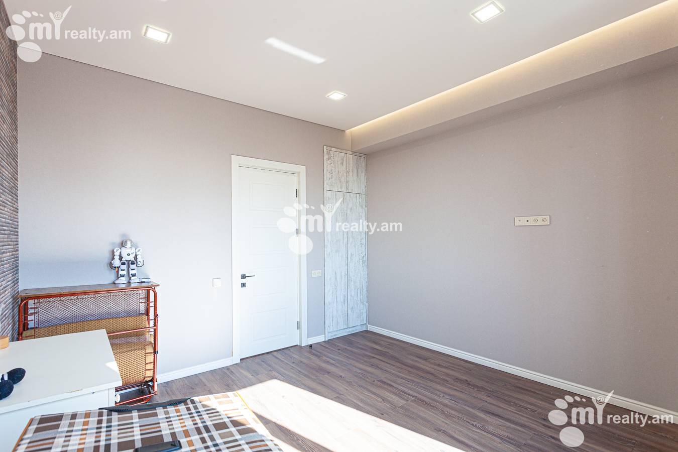 4 bedroom apartment for sale خیابان مالخاسیانتس, عربگیر ایروان, 152404