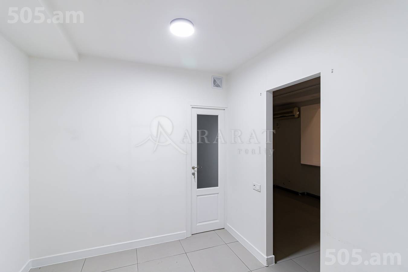 Снять коммерческoе помещение Абовян ул, Центр Ереван, 154521