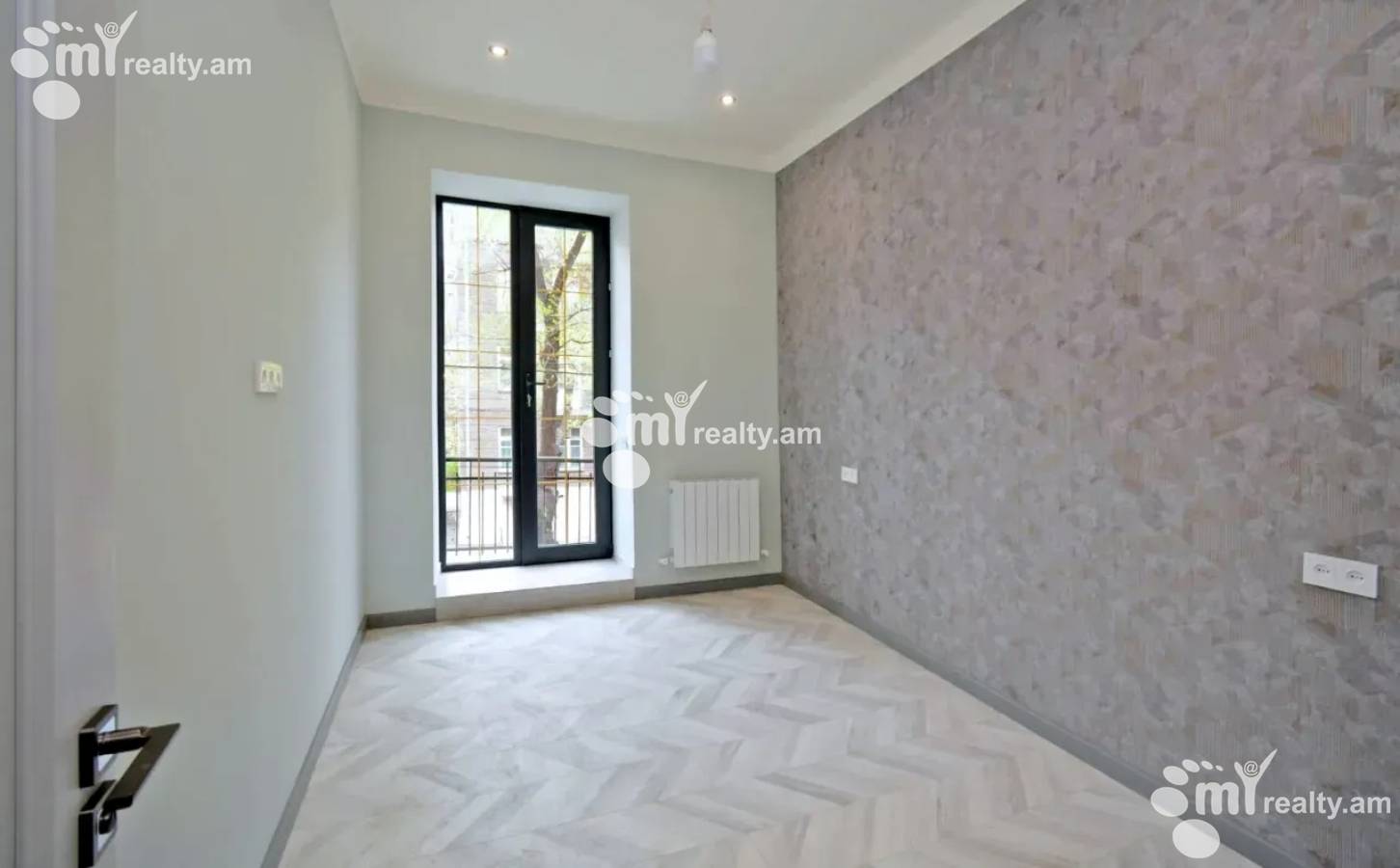 3 սենյականոց բնակարան  Պարոնյան փող, Կենտրոն Երևան, 160187