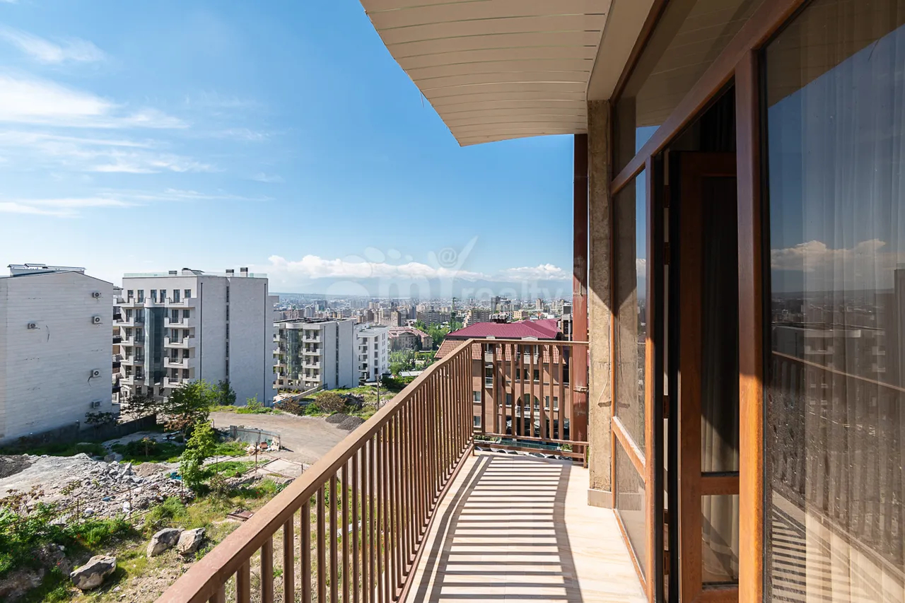 3 bedroom apartment for sale خیابان آنتارایین, مرکز شهر ایروان, 160385