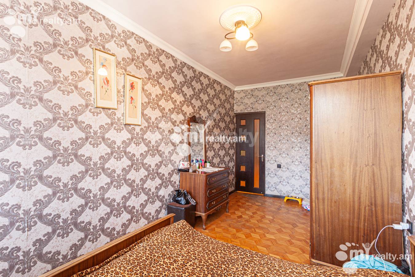 Купить 3 комнатную квартиру Паронян ул, Центр Ереван, 151610
