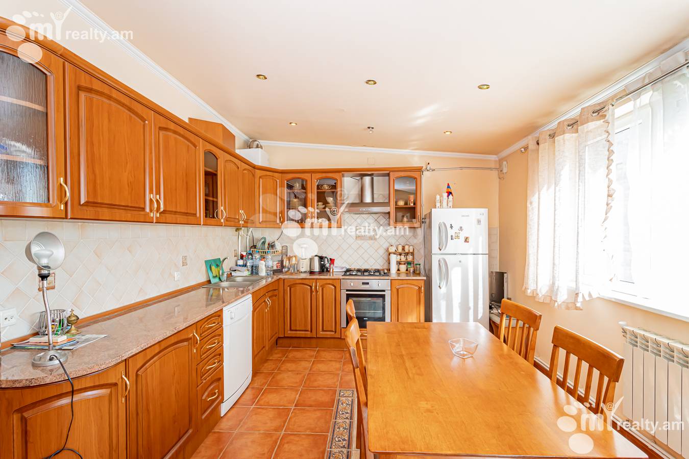 3 սենյականոց բնակարան  Ղազար Փարպեցու փող, Կենտրոն Երևան, 142292