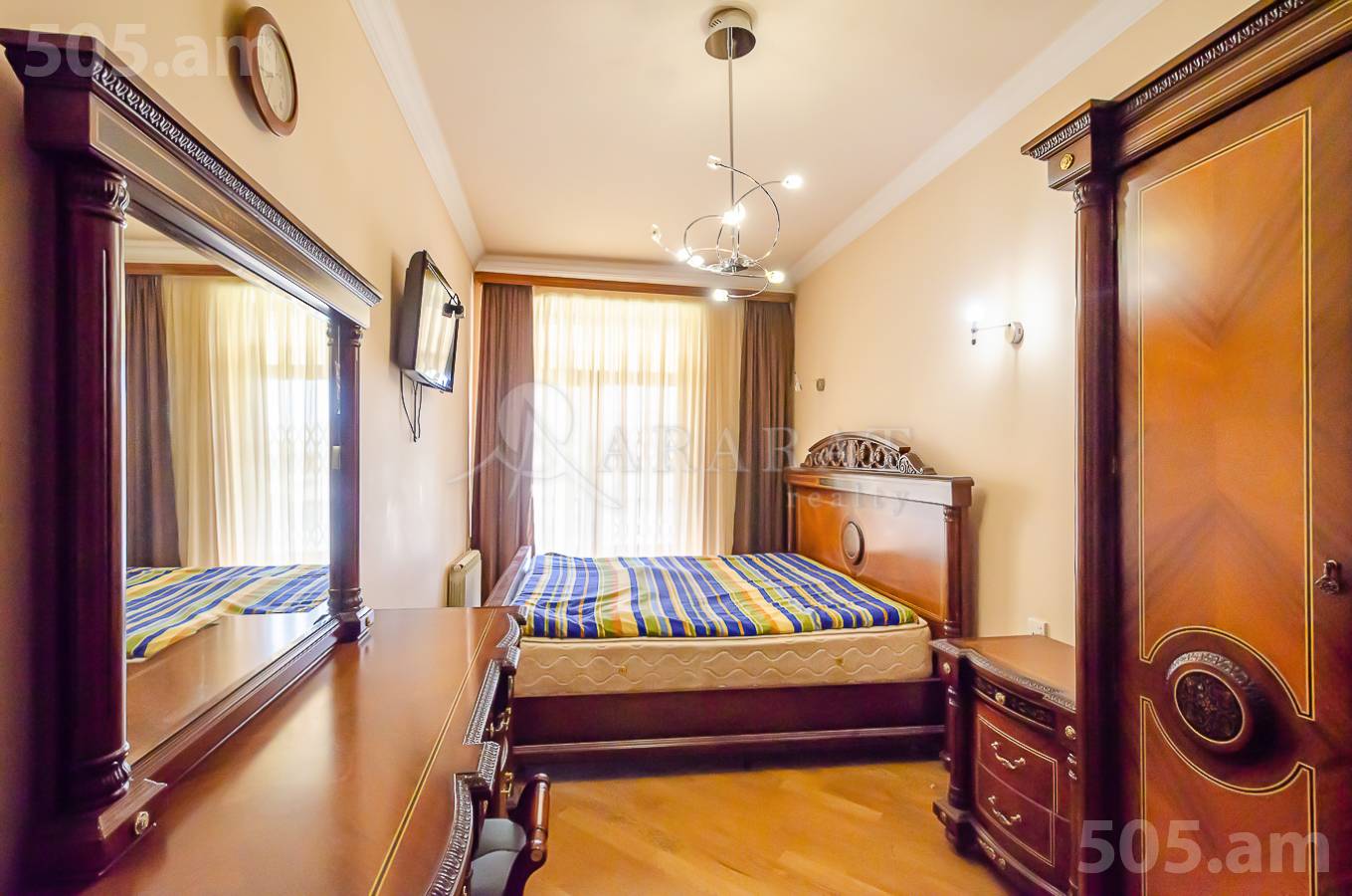 3 bedroom apartment for sale Saryan St, Center Yerevan, 152693