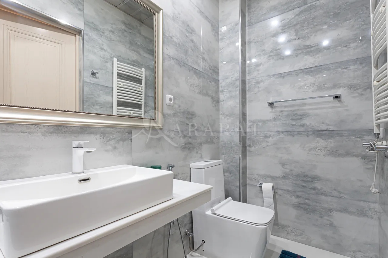 Купить 3 комнатную квартиру Амирян ул, Центр Ереван, 159135