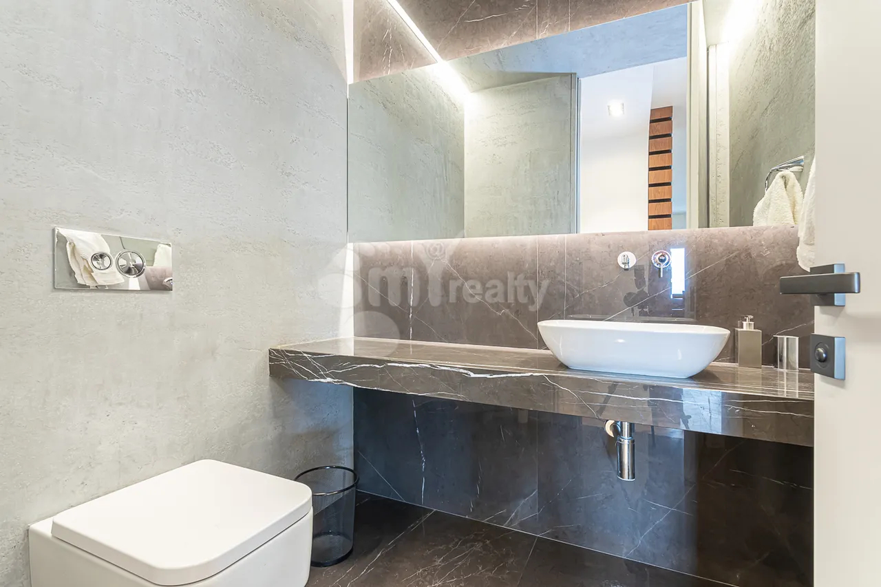 Купить 4 комнатную квартиру Пушкин ул, Центр Ереван, 157582