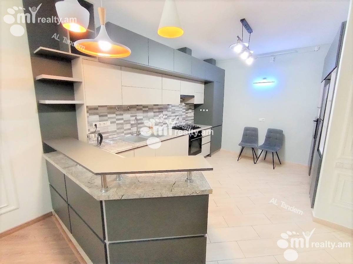 Купить 4 комнатную квартиру Антараин ул, Центр Ереван, 140587