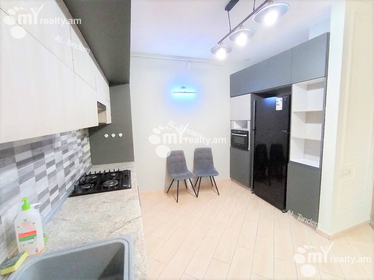 Купить 4 комнатную квартиру Антараин ул, Центр Ереван, 140587