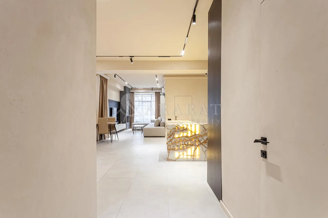 4 bedroom apartment for sale خیابان نعلبندیان, مرکز شهر ایروان, 161888
