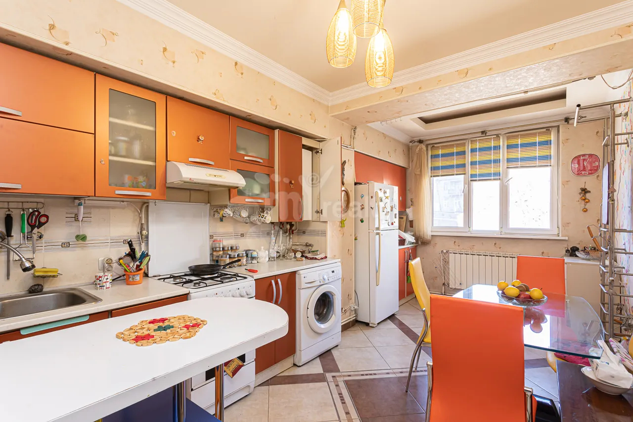 3 bedroom apartment for sale Saryan St, Center Yerevan, 159477