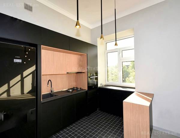 3-senyakanoc-bnakaran-vacharq-Yerevan-Center