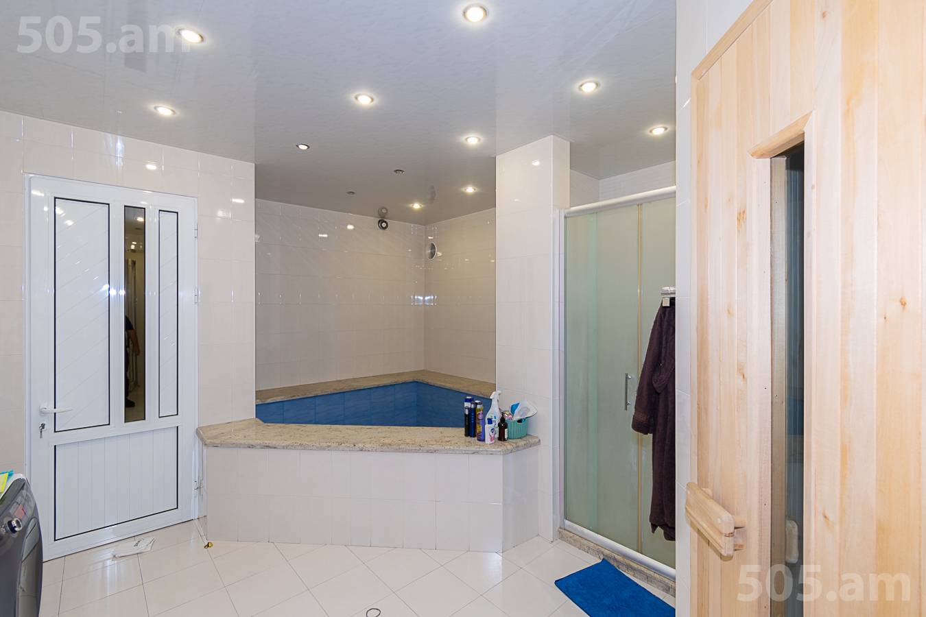 6 սենյականոց բնակարան  Ա.Մանուկյան փող, Կենտրոն Երևան, 153026