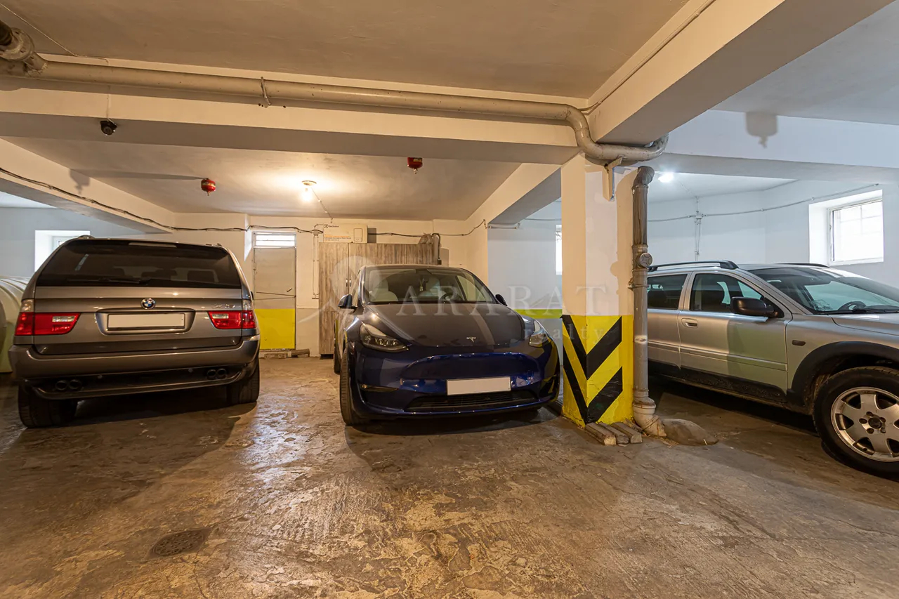 4 սենյականոց բնակարան  Ֆրիկի փող, Կենտրոն Երևան, 157946